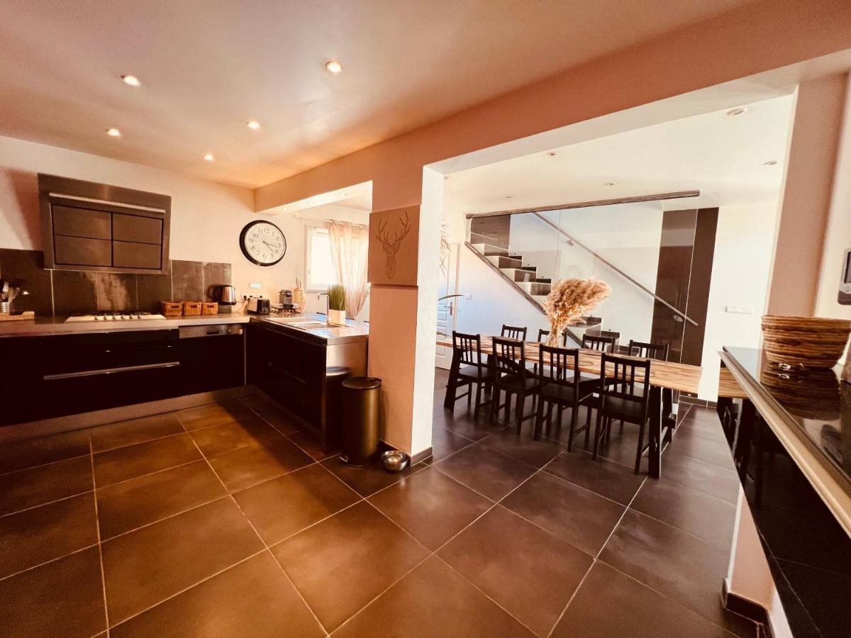Maison De Village Ecusson - Logement Entier - 160M2 - 4Chambres - Centre Ville - Terrasse - Climatise نيم المظهر الخارجي الصورة